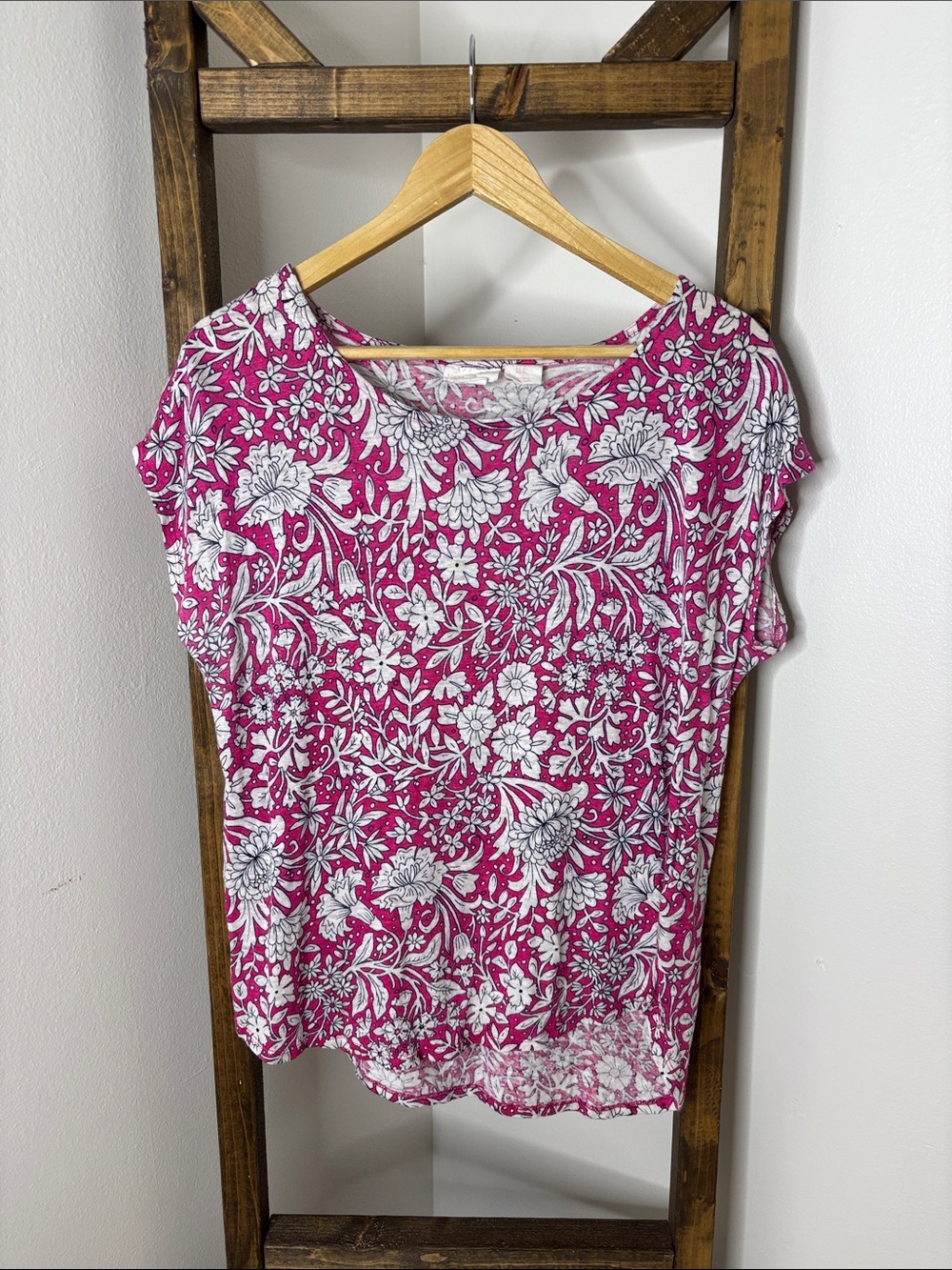 Rachel Ashwell Women’s Floral Linen Short Sleeve Tee in Magenta Pink Size XL